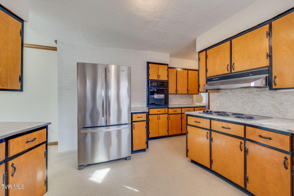 Photo #12: 1946 Buckingham Road