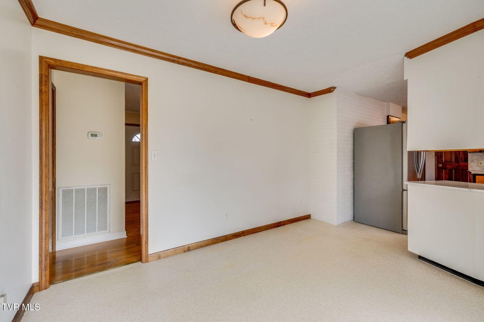 Photo #15: 1946 Buckingham Road