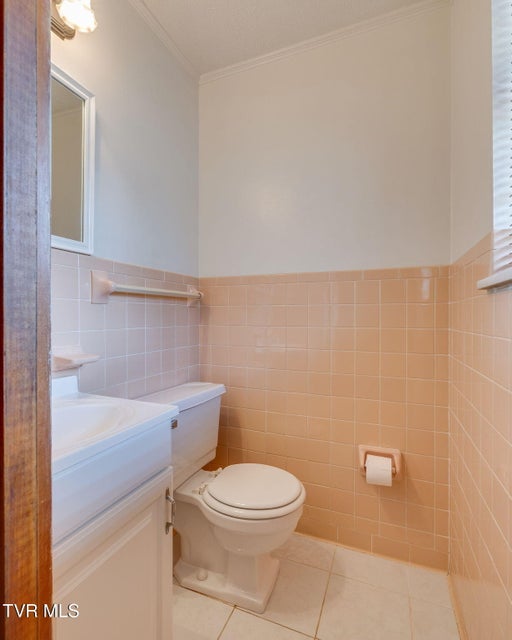 Photo #17: 1946 Buckingham Road