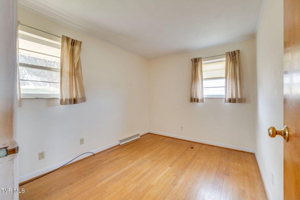 Photo #18: 1946 Buckingham Road