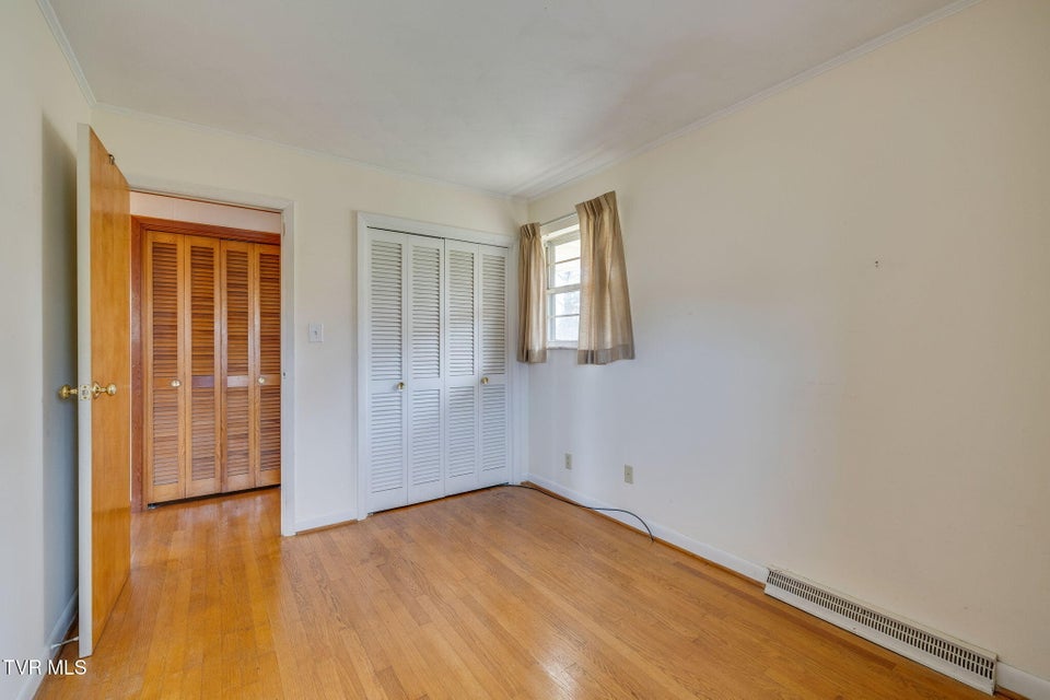 Photo #19: 1946 Buckingham Road