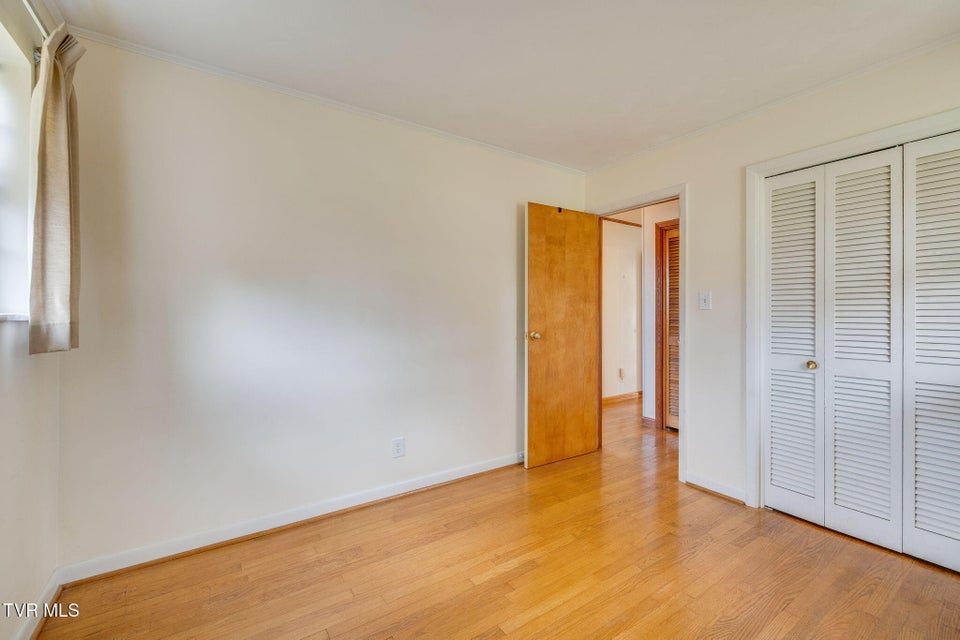 Photo #20: 1946 Buckingham Road