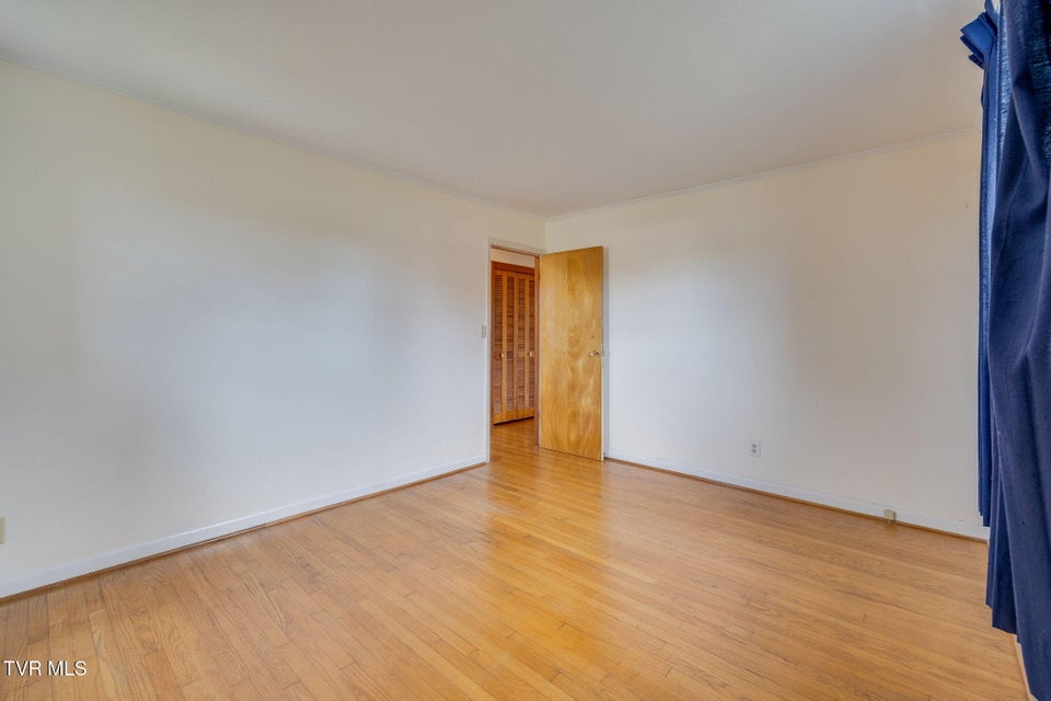 Photo #23: 1946 Buckingham Road