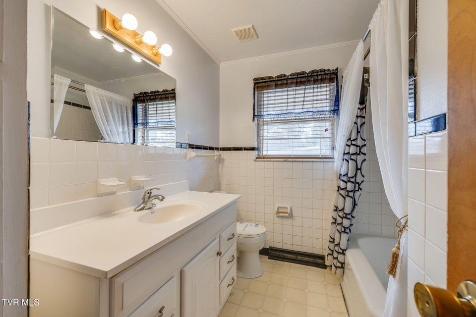 Photo #24: 1946 Buckingham Road