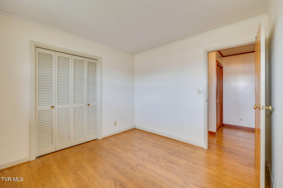 Photo #26: 1946 Buckingham Road