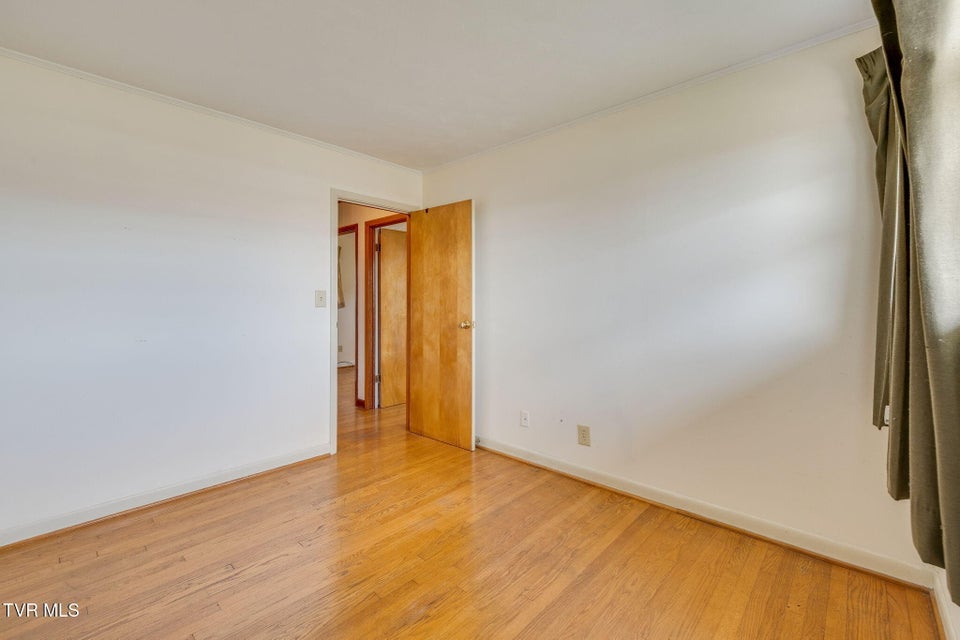 Photo #27: 1946 Buckingham Road