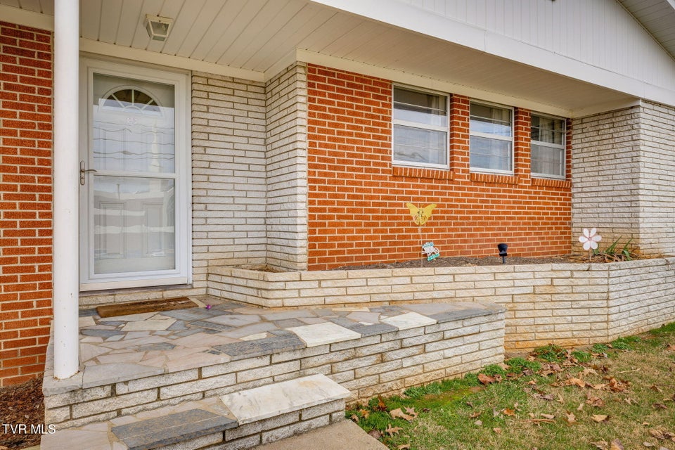 Photo #4: 1946 Buckingham Road