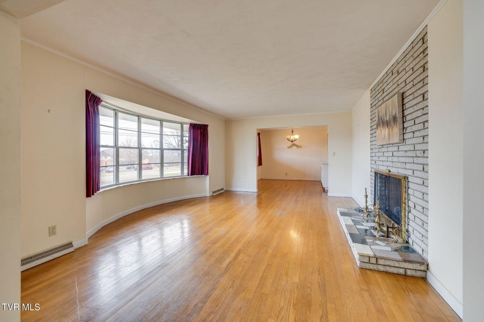 Photo #30: 1946 Buckingham Road