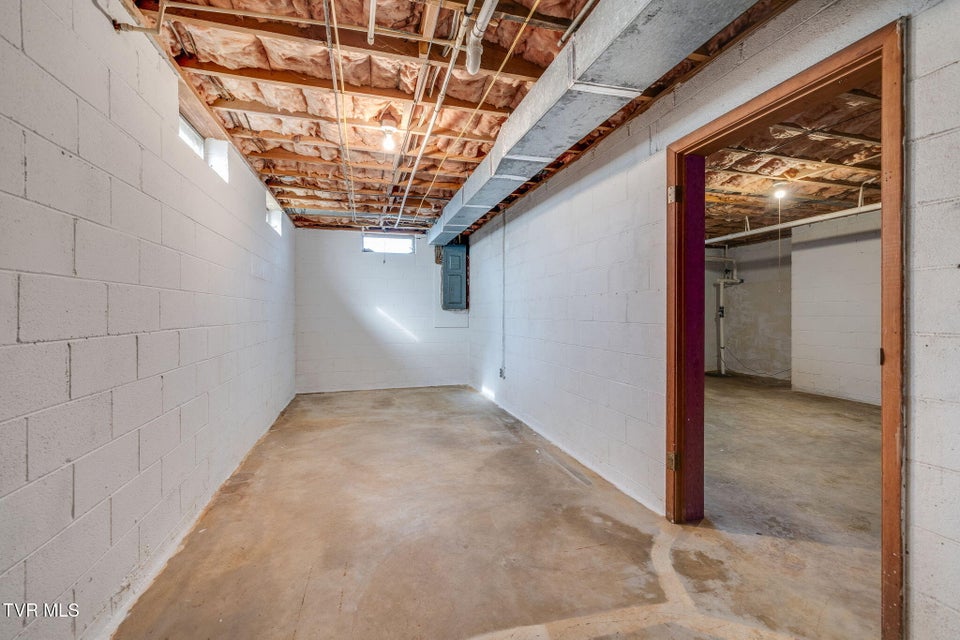 Photo #32: 1946 Buckingham Road