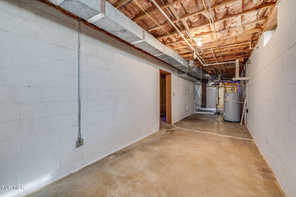 Photo #33: 1946 Buckingham Road