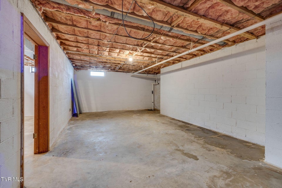 Photo #34: 1946 Buckingham Road