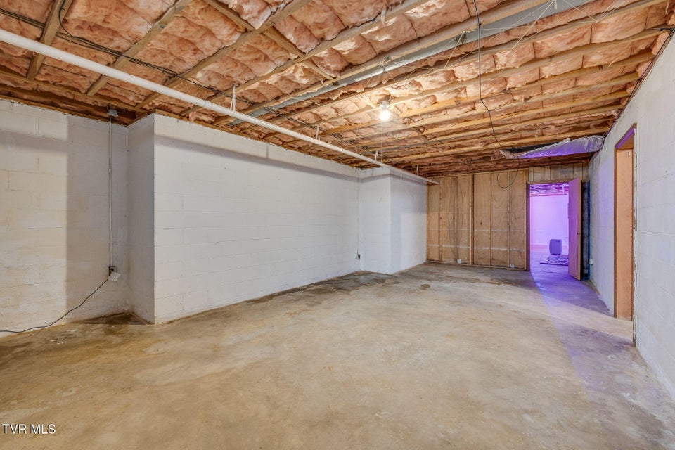 Photo #35: 1946 Buckingham Road