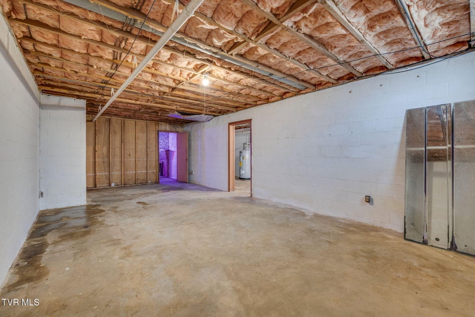 Photo #36: 1946 Buckingham Road