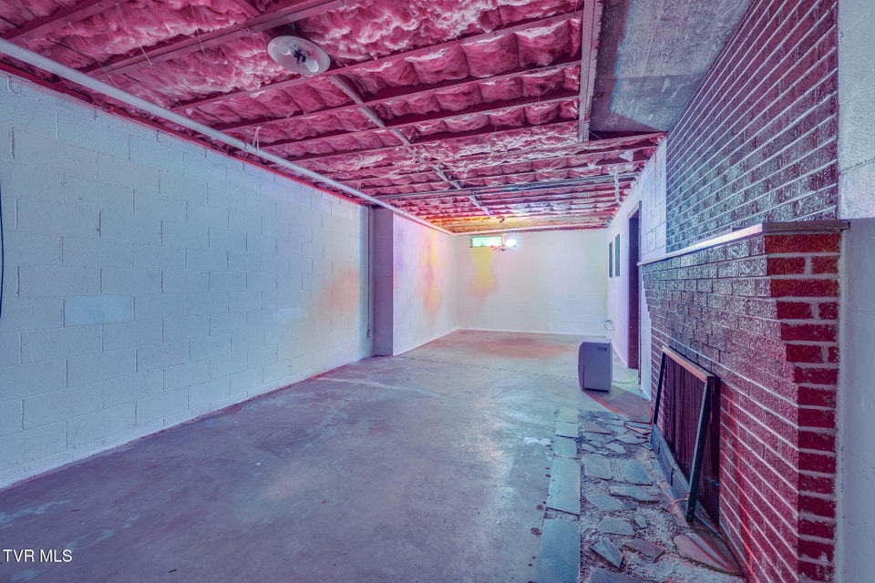 Photo #37: 1946 Buckingham Road