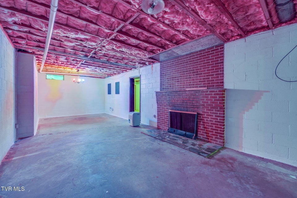 Photo #38: 1946 Buckingham Road