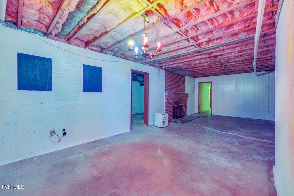 Photo #39: 1946 Buckingham Road