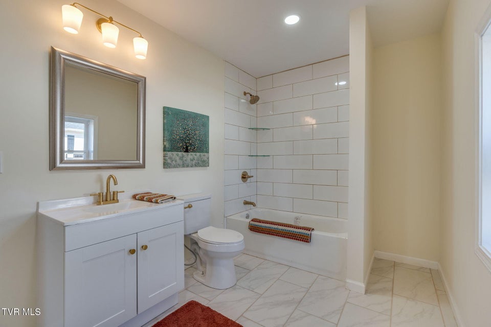 Photo #10: 1705 Millard Street