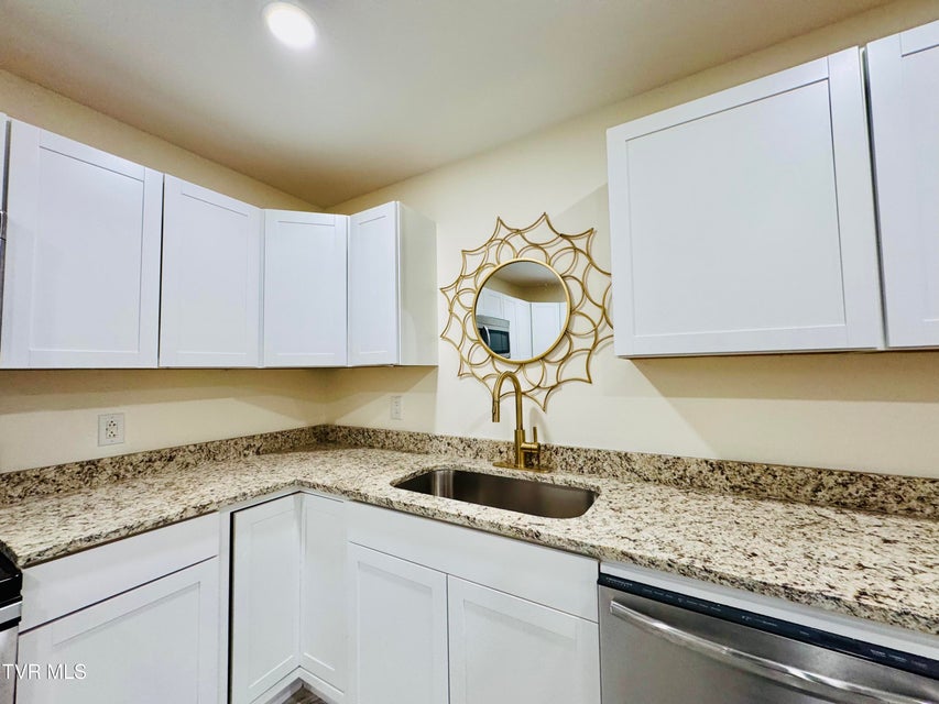 Photo #17: 1705 Millard Street