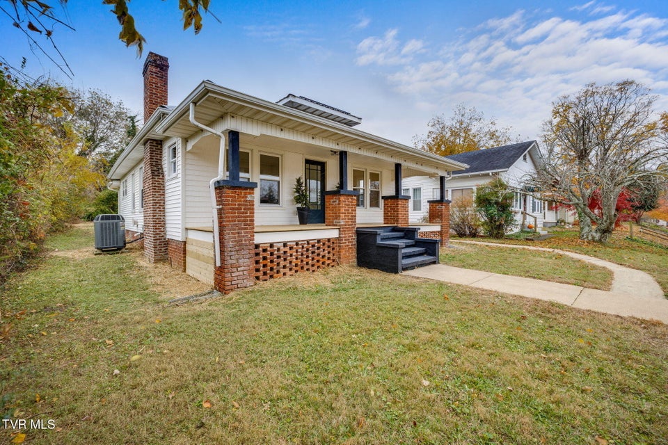 Photo #2: 610 Myrtle Avenue