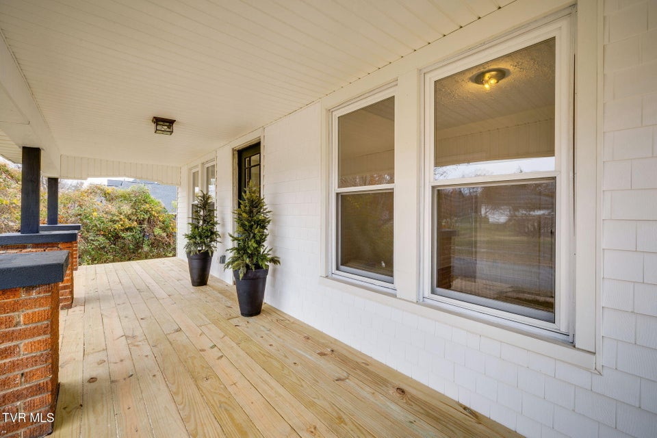 Photo #4: 610 Myrtle Avenue