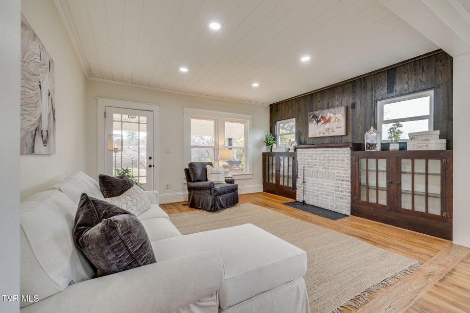 Photo #6: 610 Myrtle Avenue