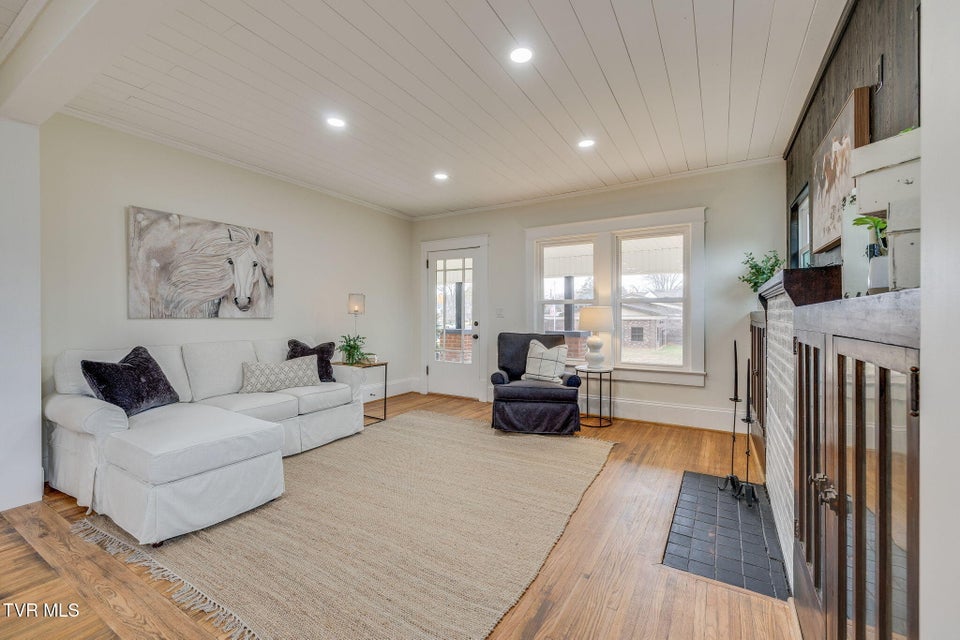 Photo #7: 610 Myrtle Avenue