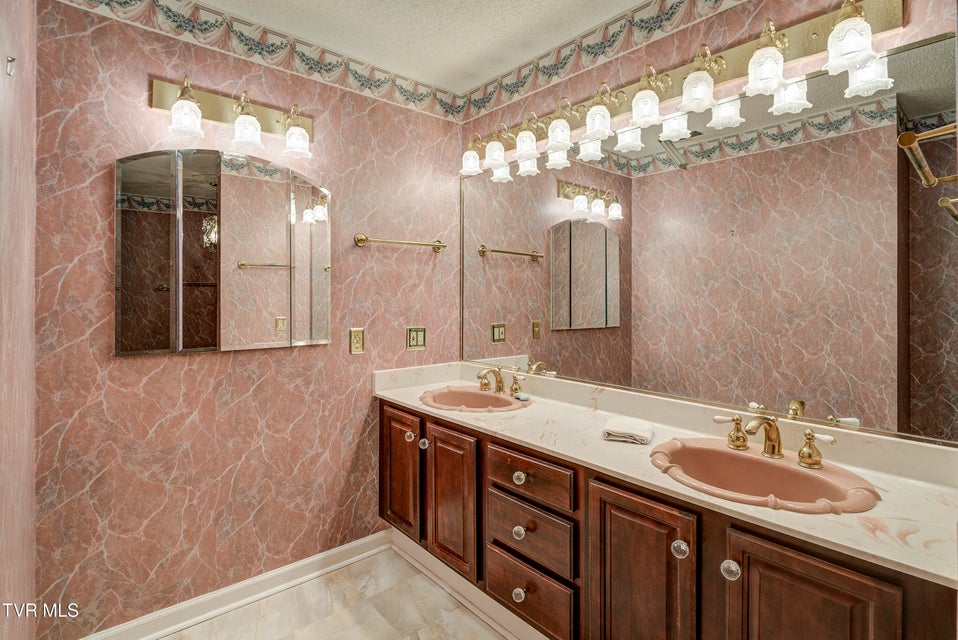 Photo #32: 2734 Oakland Avenue