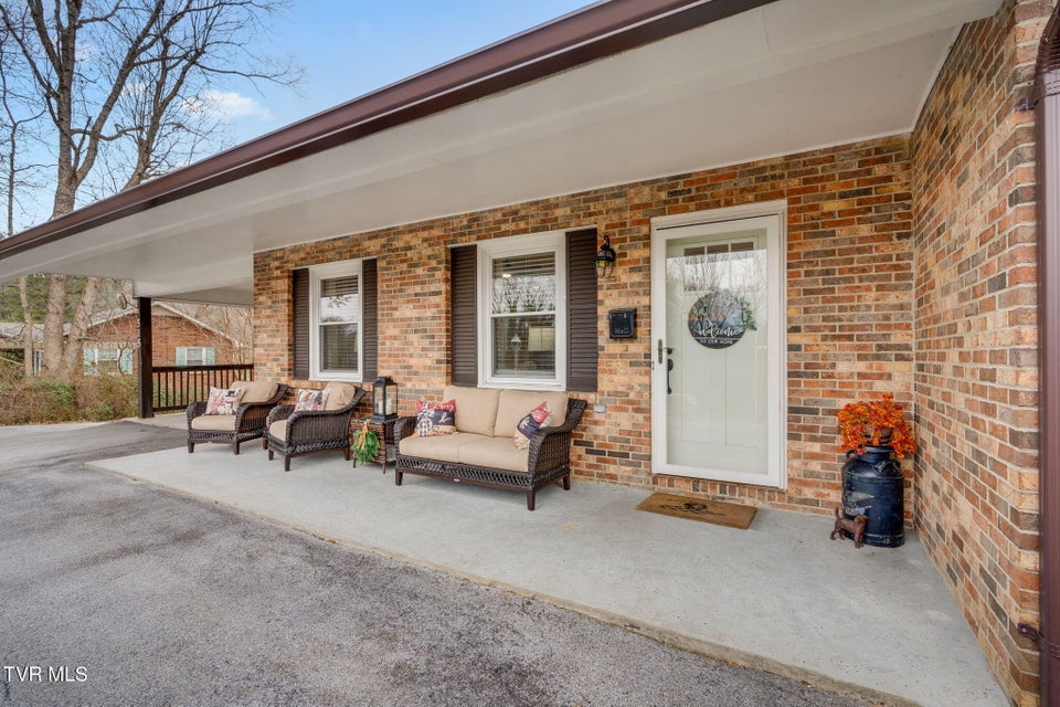 Photo #4: 515 Ravenwood Drive