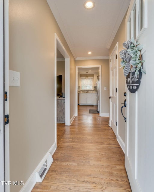 Photo #5: 515 Ravenwood Drive