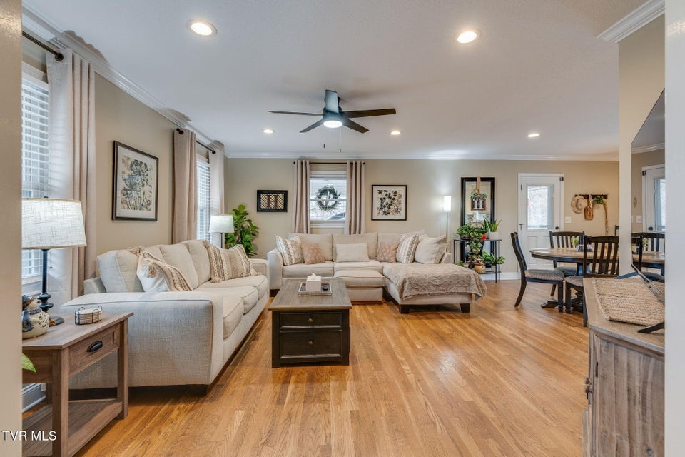 Photo #7: 515 Ravenwood Drive