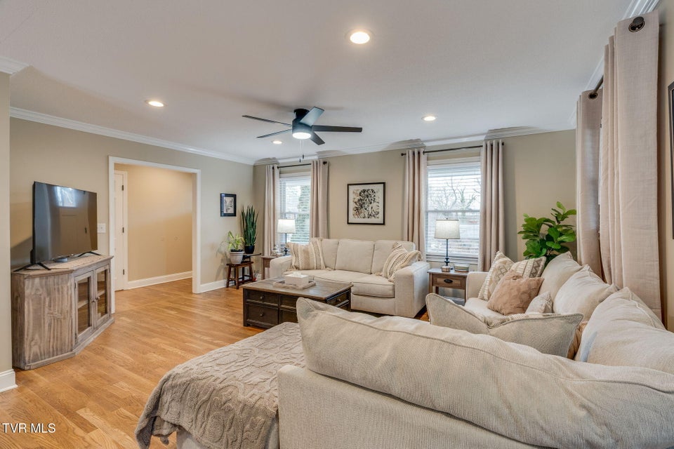 Photo #8: 515 Ravenwood Drive