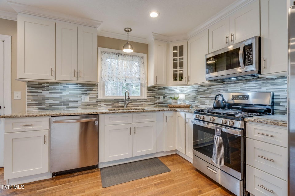 Photo #14: 515 Ravenwood Drive