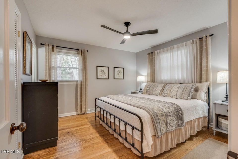 Photo #15: 515 Ravenwood Drive