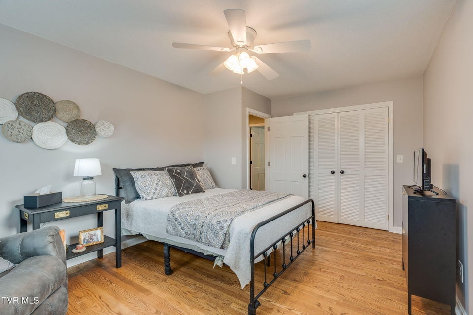 Photo #21: 515 Ravenwood Drive