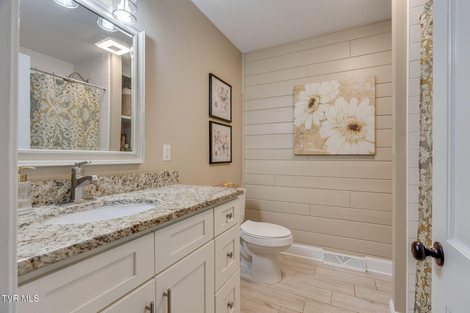 Photo #22: 515 Ravenwood Drive