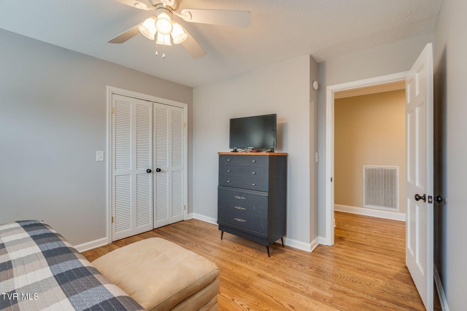 Photo #24: 515 Ravenwood Drive