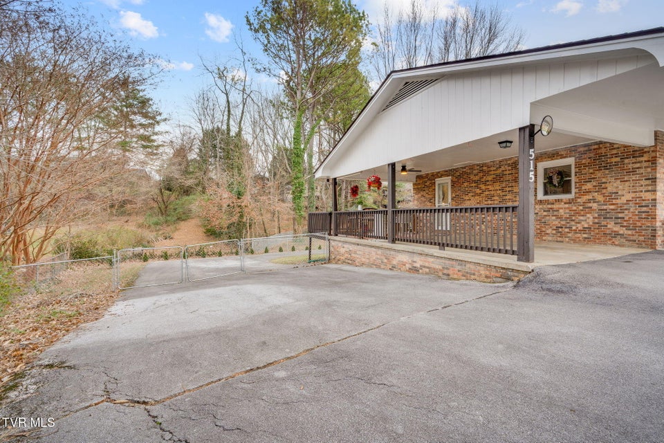 Photo #27: 515 Ravenwood Drive