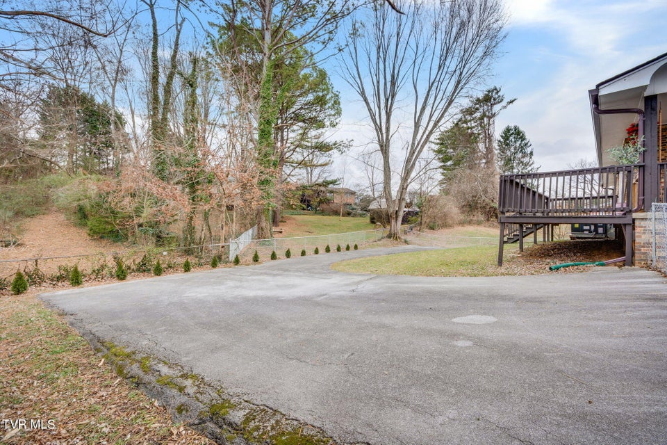 Photo #31: 515 Ravenwood Drive