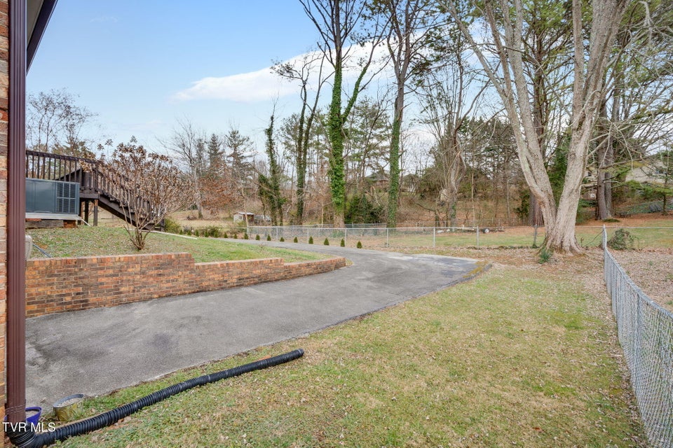 Photo #35: 515 Ravenwood Drive