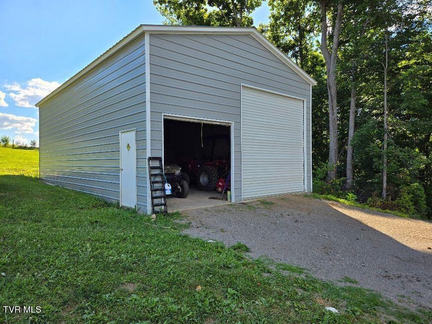 Photo #40: 1965 Carterton Road