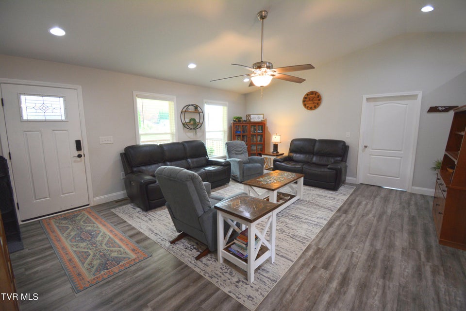 Photo #4: 144 Maple Crest