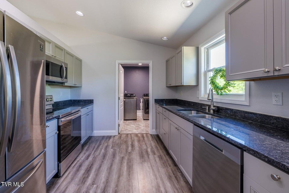 Photo #8: 144 Maple Crest