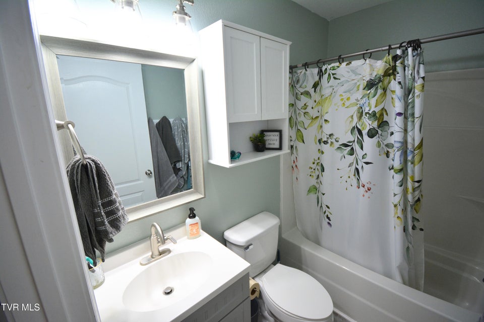 Photo #16: 144 Maple Crest