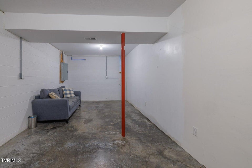 Photo #20: 144 Maple Crest