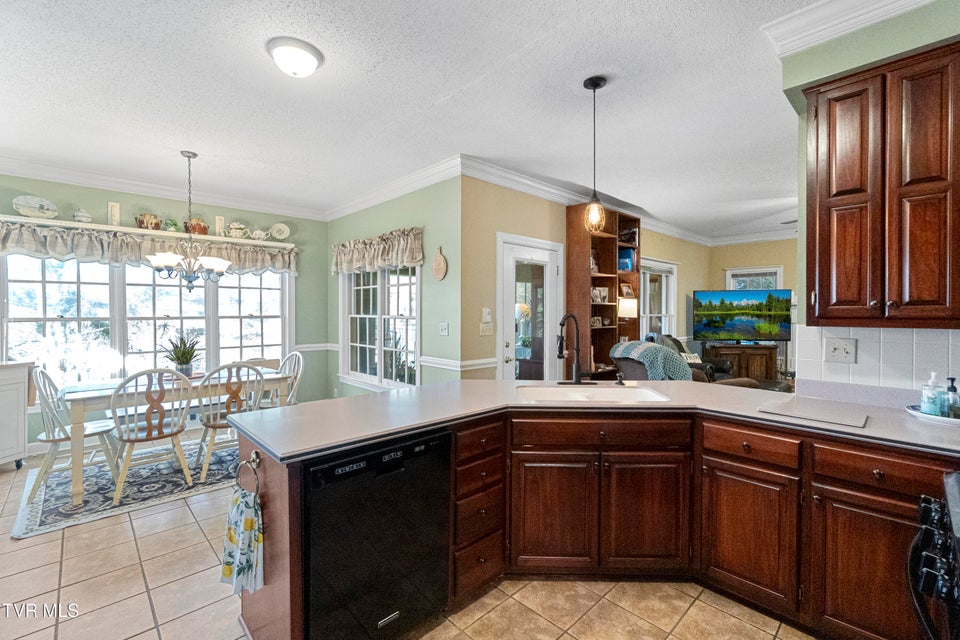 Photo #12: 133 Magnolia Drive