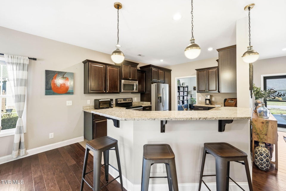 Photo #4: 241 Laurel Canyon