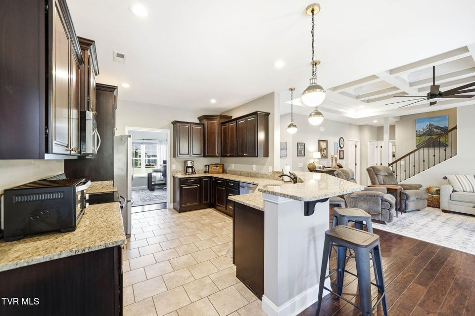 Photo #5: 241 Laurel Canyon