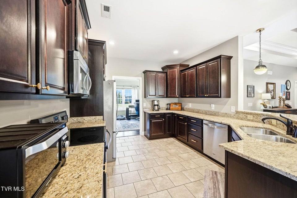 Photo #7: 241 Laurel Canyon