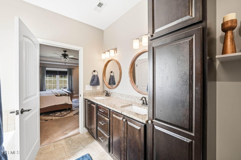 Photo #25: 241 Laurel Canyon