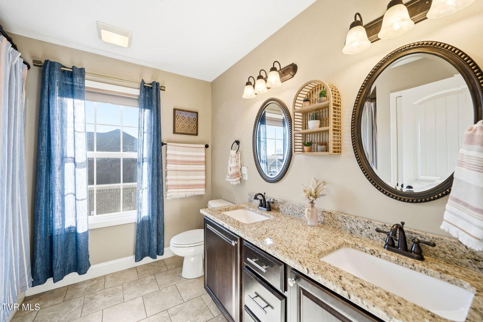 Photo #31: 241 Laurel Canyon